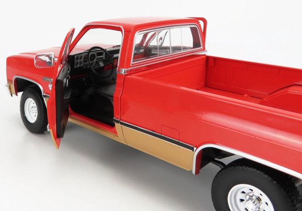 1/18 1982 GMC K-2500 Sierra Grande Wideside